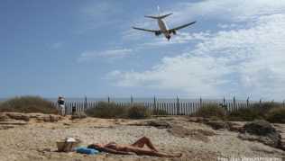 Auf nach Mallorca? Das könnte aufgrund der neuen Reisewarnung für Pauschalurlauber nun erst einmal nicht möglich sein Auf nach Mallorca? Das könnte aufgrund der neuen Reisewarnung für Pauschalurlauber nun erst einmal nicht möglich sein