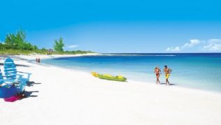 Die kilometerlangen Strände von Guana Cay und Treasure Cay sind wahre Schönheiten der Bahamas.##Foto: Bahamas Tourist Office Die kilometerlangen Strände von Guana Cay und Treasure Cay sind wahre Schönheiten der Bahamas.