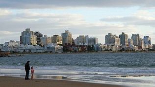 Urlaub in Argentinien mit Blick auf Punta del Este in Uruguay##Foto: Flickt.com;lonhorndave Urlaub in Argentinien mit Blick auf Punta del Este in Uruguay