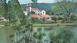 Reisen zu den Azoren nach Sao Miguel mit dem Furnas-See, Portugal##Foto: Wikimedia Commons, Hans Peter Schaefer Reisen zu den Azoren nach Sao Miguel mit dem Furnas-See, Portugal