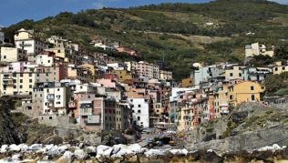 Cinque Terre ist an die Steilküste geklebt##Foto: Flickr.com, derek chan Cinque Terre ist an die Steilküste geklebt