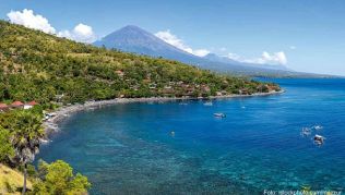Im Fischerort Amed an der Ostküste Balis hat der Tourismus auf leisen Sohlen Einzug gehalten. Vor allem Traveller und Taucher urlauben hier Im Fischerort Amed an der Ostküste Balis hat der Tourismus auf leisen Sohlen Einzug gehalten. Vor allem Traveller und Taucher urlauben hier