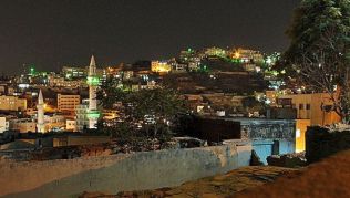 Amman, wie das ganze Jordanien zwischen Postmoderne und Beduinenromantik## Foto: Wikimedia Commons, Henrik Chulu Amman, wie das ganze Jordanien zwischen Postmoderne und Beduinenromantik