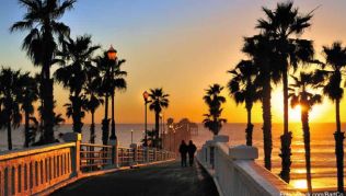 Mit 596 Metern ist der Oceanside Pier in San Diego der längste Pier an der Westküste der USA Mit 596 Metern ist der Oceanside Pier in San Diego der längste Pier an der Westküste der USA