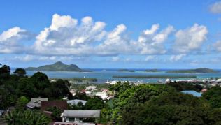 Victoria, die Hauptstadt der Seychellen##Foto: Wikimedia Commons, Kaleb Tittle Victoria, die Hauptstadt der Seychellen