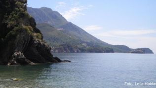 Lockt im Sommer sonnenhungrige Urlauber an: die Bucht von Budva##Foto: Leila Haidar Lockt im Sommer sonnenhungrige Urlauber an: die Bucht von Budva