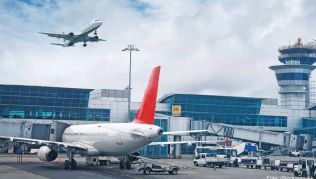 Für ein paar Euro in den Urlaub fliegen ist in. Doch wer nicht auf der Hut ist, zahlt unterm Strich drauf Für ein paar Euro in den Urlaub fliegen ist in. Doch wer nicht auf der Hut ist, zahlt unterm Strich drauf