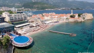 Das »Avala Resort & Villas« bietet einen tollen Blick über die Stadt und die Bucht##Foto: Avala Resort & Villas - Montenegro Das »Avala Resort & Villas« bietet einen tollen Blick über die Stadt und die Bucht