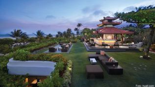 Der Garten des »Bali Hyatt« ist preisgekrönt und der Strand Sanur liegt ebenfalls nur einen Katzensprung entfernt##Foto: pixabay.com Der Garten des »Bali Hyatt« ist preisgekrönt und der Strand Sanur liegt ebenfalls nur einen Katzensprung entfernt
