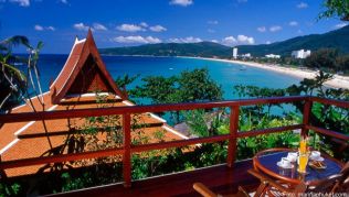In einer dschungelähnlichen Anlage am Karon Beach auf Phuket liegt das »Marina Resort« In einer dschungelähnlichen Anlage am Karon Beach auf Phuket liegt das »Marina Resort«