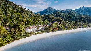 Eingebettet zwischen tropischem Regenwald und der feinsandigen Datai-Bucht liegt das Luxusresort »The Andaman« Eingebettet zwischen tropischem Regenwald und der feinsandigen Datai-Bucht liegt das Luxusresort »The Andaman«