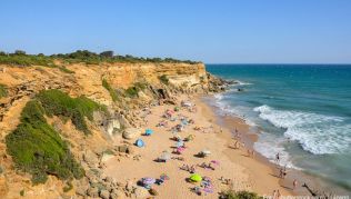 Das Fuerte Conil liegt ein Kilometer vom weißen Dorf Conil entfernt am Strand Das Fuerte Conil liegt ein Kilometer vom weißen Dorf Conil entfernt am Strand