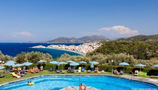 Vom Hotel Arion blickt man auf Kokkari, einem der schönsten Urlaubsorte der Ägäis Vom Hotel Arion blickt man auf Kokkari, einem der schönsten Urlaubsorte der Ägäis