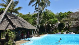 Text...##Foto: www.thebaobabsealodge.com Die »Baobab Sea Lodge« liegt direkt am weißen Sandstrand von Kilifi