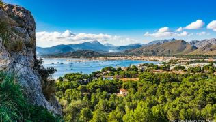 Am nördlichen Ortsrand liegt direkt am Meer das stilvolle »Hotel Illa d'Or« Am nördlichen Ortsrand liegt direkt am Meer das stilvolle »Hotel Illa d'Or«