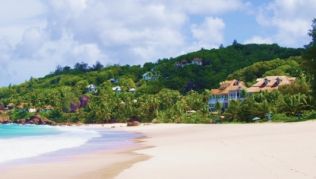 Die Anse Intendance im Süden der Hauptinsel Mahé ist eine der schönsten Strände der Seychellen Die Anse Intendance im Süden der Hauptinsel Mahé ist eine der schönsten Strände der Seychellen