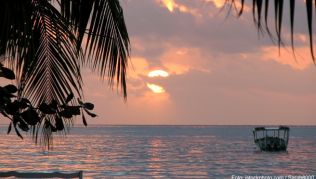 Der Traumstrand von Negril auf Jamaika ist für seine spektakulären Sonnenuntergänge bekannt##Foto: istockphoto.com / Sarah8000 Der Traumstrand von Negril auf Jamaika ist für seine spektakulären Sonnenuntergänge bekannt