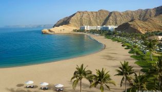Die Badebucht vom »Shangri La Barr Al Jissah Resort«##Foto: shangri-la.com Die Badebucht vom »Shangri La Barr Al Jissah Resort«
