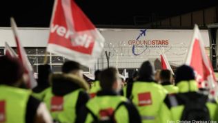 Mitarbeiter der Bodenverkehrsdienste streiken am Flughafen Hamburg Mitarbeiter der Bodenverkehrsdienste streiken am Flughafen Hamburg