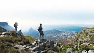 Vom Tafelberg aus eröffnet sich ein fantastischer Panoramablick auf die Bucht von Kapstadt Vom Tafelberg aus eröffnet sich ein fantastischer Panoramablick auf die Bucht von Kapstadt