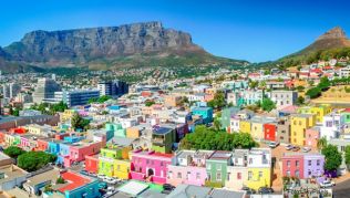 Bonbonfarbene Häuser in Bo-Kaap, einem Viertel von Kapstadt Bonbonfarbene Häuser in Bo-Kaap, einem Viertel von Kapstadt