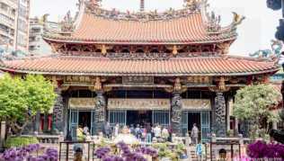 Mitten in der City: An den Manka-Longshan-Tempel in Taiwans Hauptstadt Taipei grenzen Wohnblocks Mitten in der City: An den Manka-Longshan-Tempel in Taiwans Hauptstadt Taipei grenzen Wohnblocks