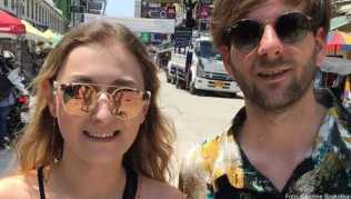 Für Selina Springer und Nico Eckhardt aus Karlsruhe fühlt sich der Aufenthalt in Bangkoks Backpackerviertel nicht mehr so richtig nach Urlaub an Für Selina Springer und Nico Eckhardt aus Karlsruhe fühlt sich der Aufenthalt in Bangkoks Backpackerviertel nicht mehr so richtig nach Urlaub an