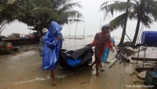Die Menschen in Thailand bereiten sich auf den Tropensturm Pabuk vor Die Menschen in Thailand bereiten sich auf den Tropensturm Pabuk vor
