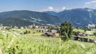 Blick auf das malerische Dorf Meransen Blick auf das malerische Dorf Meransen