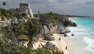 Tulum ist seit 1200 besiedelt und zählte damals zu den größten Städten Mexikos.##Foto: flickr.com Alaskan Dude Tulum ist seit 1200 besiedelt und zählte damals zu den größten Städten Mexikos.