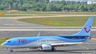 Wegen der Corona-Krise bleiben die meisten Flugzeuge am Boden. Flüge für 2021 sind aber schon jetzt buchbar Wegen der Corona-Krise bleiben die meisten Flugzeuge am Boden. Flüge für 2021 sind aber schon jetzt buchbar