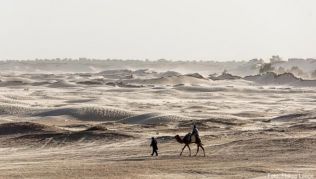 Bei Touren in die tunesische Sahara besteht erhöhte Entführungsgefahr. Urlauber sollten sich daher nur organisierten Fahrten anschließen Bei Touren in die tunesische Sahara besteht erhöhte Entführungsgefahr. Urlauber sollten sich daher nur organisierten Fahrten anschließen