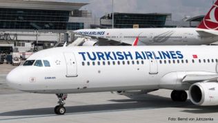 Turkish Airlines werden noch längere Zeit vom Istanbuler Flughafen Atatürk starten und landen als bisher geplant war. Der Umzug zum neuen Airport verzögert sich Turkish Airlines werden noch längere Zeit vom Istanbuler Flughafen Atatürk starten und landen als bisher geplant war. Der Umzug zum neuen Airport verzögert sich