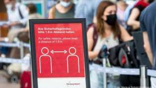 Wer mit dem Flugzeug in den Urlaub starten will, sollte am Flughafen genug Zeit einplanen - und sich auch zu Hause schon intensiv mit seiner Reise beschäftigen Wer mit dem Flugzeug in den Urlaub starten will, sollte am Flughafen genug Zeit einplanen - und sich auch zu Hause schon intensiv mit seiner Reise beschäftigen