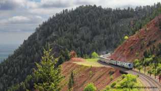Der »California Zephyr« schlängelt sich durch atemberaubende Landschaften Der »California Zephyr« schlängelt sich durch atemberaubende Landschaften