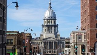 Auch in Springfield wird eine der sieben Geburtstagstoren angeschnitten Auch in Springfield wird eine der sieben Geburtstagstoren angeschnitten