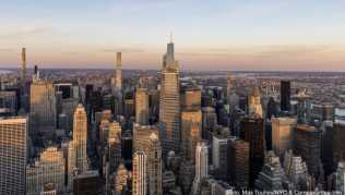 Auf dem Wolkenkratzer One Vanderbilt - hier genau in der Bildmitte - wird im Oktober 2021 eine Aussichtsplattform namens Summit eröffnen Auf dem Wolkenkratzer One Vanderbilt - hier genau in der Bildmitte - wird im Oktober 2021 eine Aussichtsplattform namens Summit eröffnen