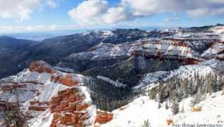 Einsame Aussichten: Im Winter kann man die Schönheit des Cedar Breaks National Monuments oft völlig allein bewundern Einsame Aussichten: Im Winter kann man die Schönheit des Cedar Breaks National Monuments oft völlig allein bewundern