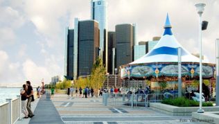 Auch in Detroit, einst heftig getroffen vom Niedergang der Autoindustrie im Rust Belt, tut sich etwas: Am Fluss wurde ein kilometerlanger Trail für Spaziergänger, Läufer und Radfahrer gebaut Auch in Detroit, einst heftig getroffen vom Niedergang der Autoindustrie im Rust Belt, tut sich etwas: Am Fluss wurde ein kilometerlanger Trail für Spaziergänger, Läufer und Radfahrer gebaut