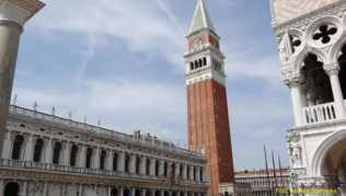 Dogenpalast und Markusturm in Venedig: Die Stadt will sich mit einem Eintrittsgeld gegen die zunehmenden Besuchermassen wehren Dogenpalast und Markusturm in Venedig: Die Stadt will sich mit einem Eintrittsgeld gegen die zunehmenden Besuchermassen wehren