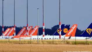 Wegen der Corona-Pandemie mussten die Airlines Tausende Flüge stornieren. Doch nicht alle bemühen sich wie Easyjet genügend um eine zügige Erstattung des Ticketpreises Wegen der Corona-Pandemie mussten die Airlines Tausende Flüge stornieren. Doch nicht alle bemühen sich wie Easyjet genügend um eine zügige Erstattung des Ticketpreises