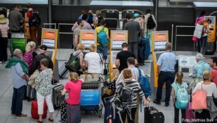 Abflugzeit, Schalterbelegung und die Auslastung der Abfertigung sind meist entscheidend Abflugzeit, Schalterbelegung und die Auslastung der Abfertigung sind meist entscheidend