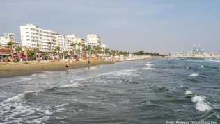 Baden kann man in Larnaka auch - wie hier am Hauptstrand Baden kann man in Larnaka auch - wie hier am Hauptstrand