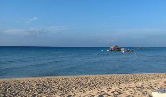 Schwimmende Strandbar.