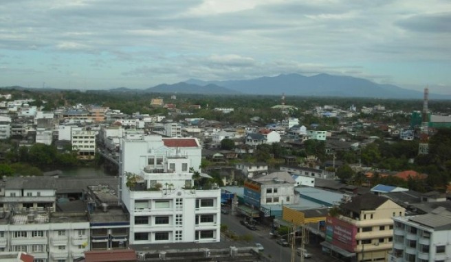 Eingebettet in sattem Grün, die Provinzhauptstadt Chantaburi. Eingebettet in sattem Grün, die Provinzhauptstadt Chantaburi