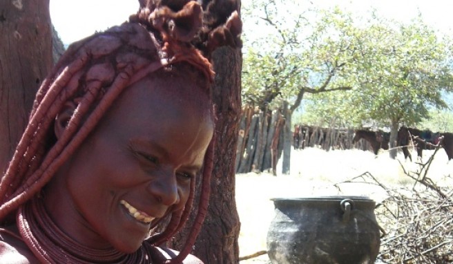 Eine Himba Frau im Norden Namibias.