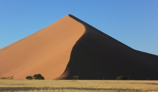 Die berühmte Sanddüne im Namib Naukluft Park zierte schon einige Reiseführer.