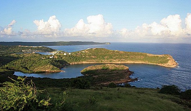 English Harbour und das Flair der Karibik bei Reisen nach Antigua genießen