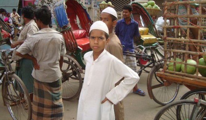 In den Straßen von Alt Dhaka geht es hektisch zu