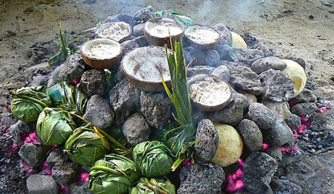 Landestypische Essenszubereitung auf den Cook Islands in der Südsee